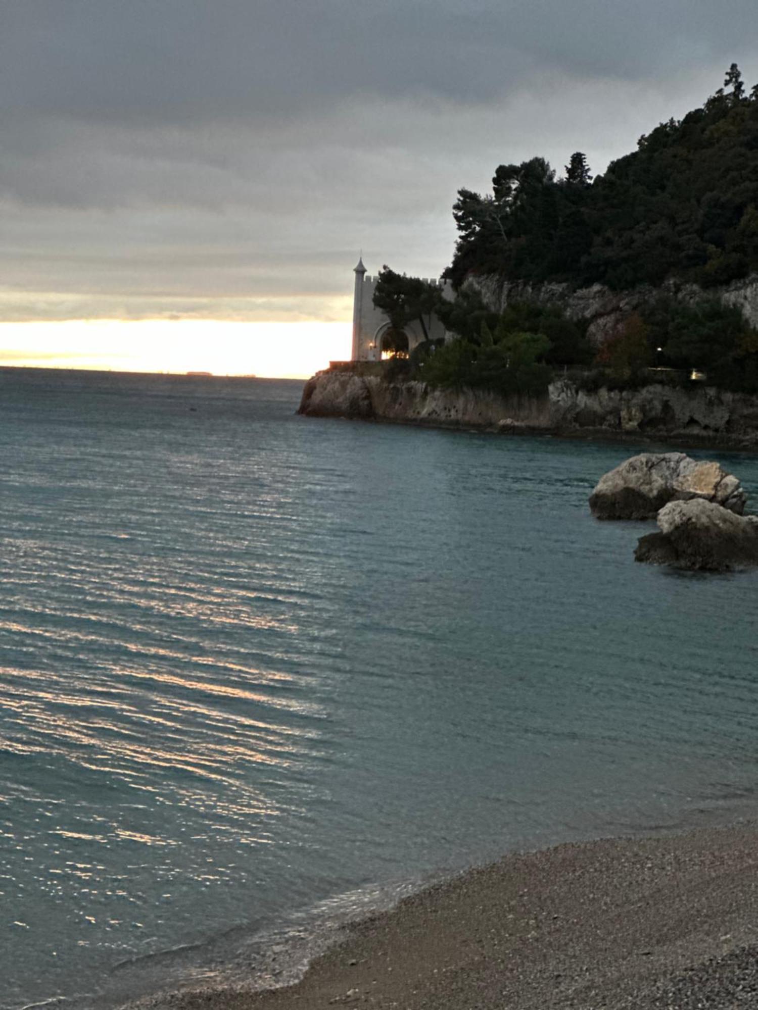 Le Rive Del Revoltella Lägenhet Trieste Exteriör bild